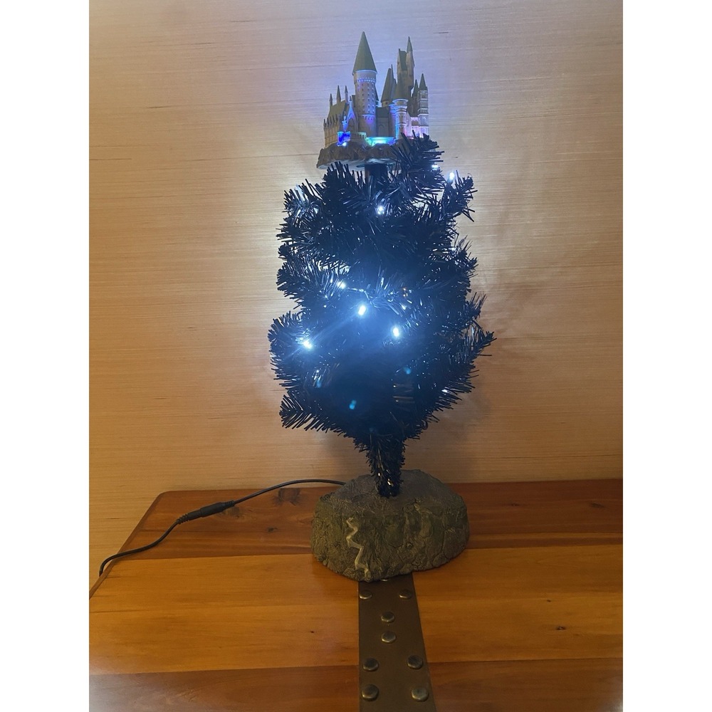 Hallmark 'Magic' Ornament "The Wizarding World of Harry Potter Christmas Tree" - Picture 7 of 14